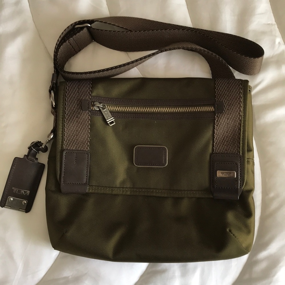 Men’s Tumi side satchel